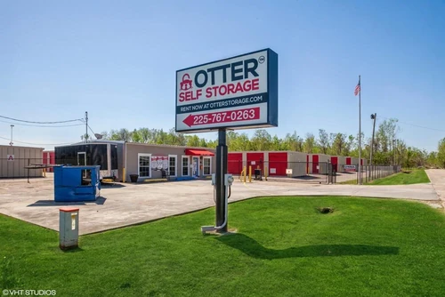 Otter Self Storage - Parkway Baton storage facility exterior view