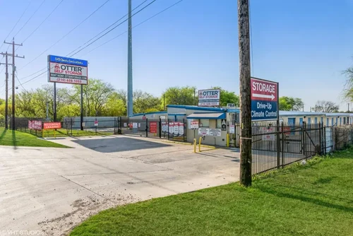 Otter Self Storage - Zarza San Antonio storage facility exterior view