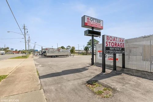 Otter Self Storage - Beal Walton storage facility exterior view
